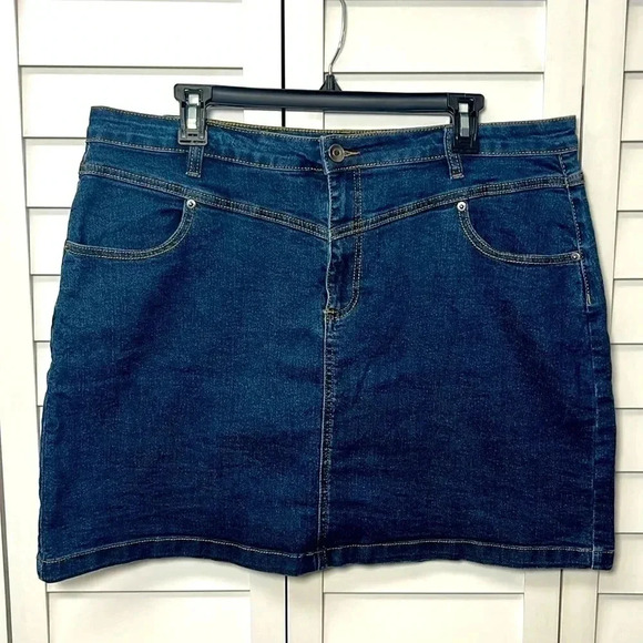 Modcloth Karaoke Seamstress Stretch Mini Denim Skirt Size 16 - Picture 3 of 10
